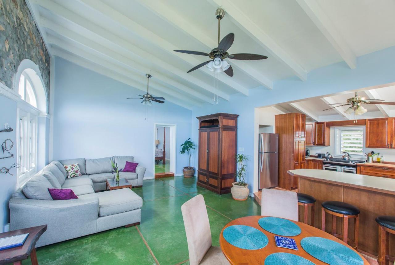 Feather Leaf Inn Frederiksted Rum bild
