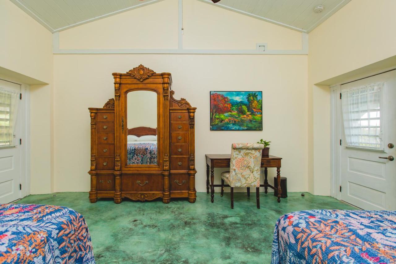 Feather Leaf Inn Frederiksted Exteriör bild